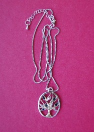 Tree pendant necklace